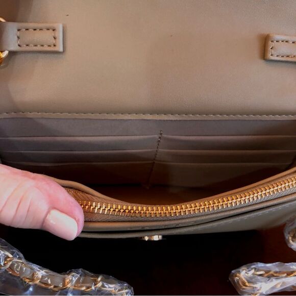 BEBE - NWT - "Sophia" Small Crossbody/Clutch in "Taupe"/Quilted Vegan Leather 👝 - Picture 7 of 15